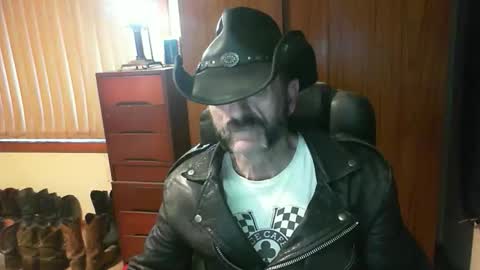 leathergreaser online show from May 20, 8:59 pm