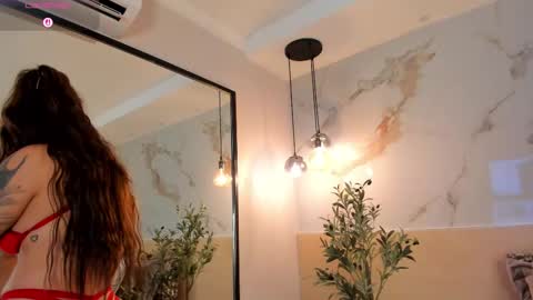 Snapshot of leathompson1 chatting on November 18, 11:15 pm online show from November 18, 11:15 pm