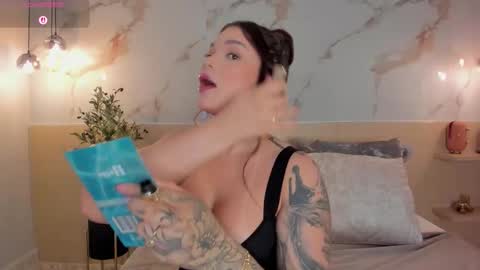 Snapshot of leathompson1 chatting on November 27, 10:56 pm online show from November 27, 10:56 pm