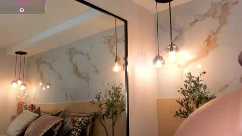 Snapshot of leathompson1 chatting on December 2, 11:11 pm online show from December 2, 11:11 pm