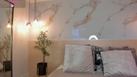 Snapshot of leathompson1 chatting on December 3, 10:19 pm online show from December 3, 10:19 pm