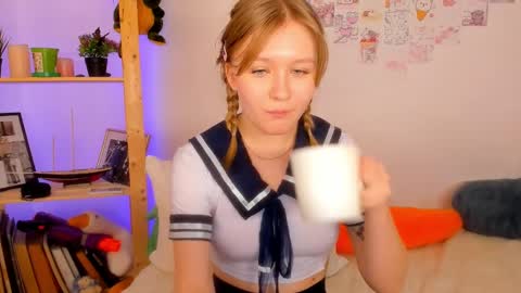 Snapshot of leazy_peasy chatting on December 6, 9:21 am Ellie online show from December 6, 9:21 am