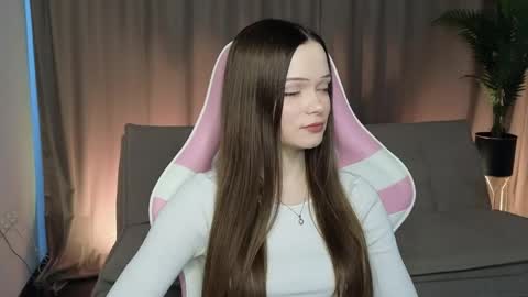 leemikah online show from April 26, 7:06 am