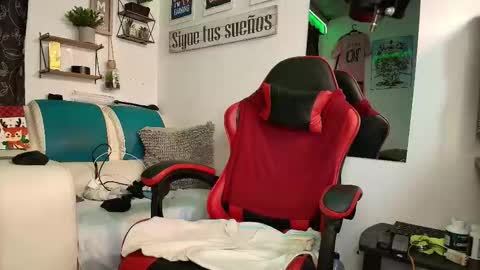 Snapshot of leenar_key chatting on November 22, 1:32 pm leenar_key online show from November 22, 1:32 pm