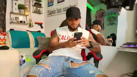 Snapshot of leenar_key chatting on November 24, 4:18 pm leenar_key online show from November 24, 4:18 pm