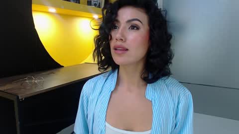 Snapshot of leethompson_ chatting on December 20, 12:19 am Leet  online show from December 20, 12:19 am