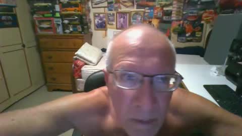 Snapshot of leezamm1132 chatting on April 29, 3:21 am leezamm1132 online show from April 29, 3:21 am