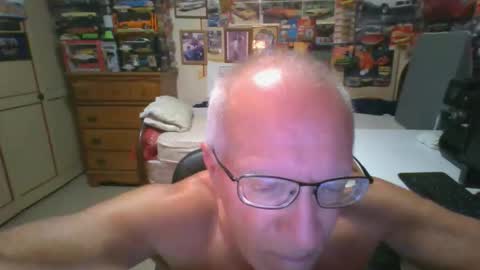 Snapshot of leezamm1132 chatting on May 12, 2:30 am leezamm1132 online show from May 12, 2:30 am