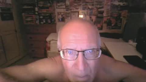 Snapshot of leezamm1132 chatting on May 13, 12:19 am leezamm1132 online show from May 13, 12:19 am