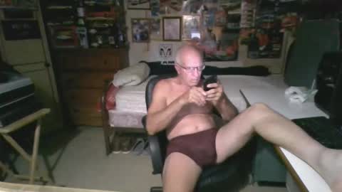 Snapshot of leezamm1132 chatting on May 17, 2:42 am leezamm1132 online show from May 17, 2:42 am