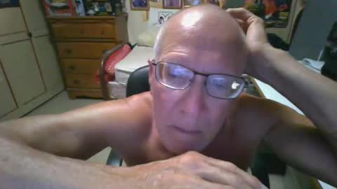 Snapshot of leezamm1132 chatting on May 25, 5:13 am leezamm1132 online show from May 25, 5:13 am