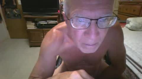 Snapshot of leezamm1132 chatting on June 4, 1:44 am leezamm1132 online show from June 4, 1:44 am