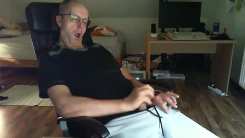 Snapshot of lefti27 chatting on December 9, 10:52 pm Dave online show from December 9, 10:52 pm