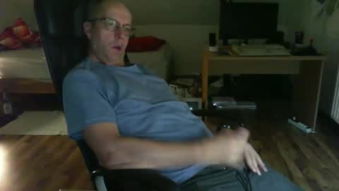 Snapshot of lefti27 chatting on December 15, 10:47 pm Dave online show from December 15, 10:47 pm