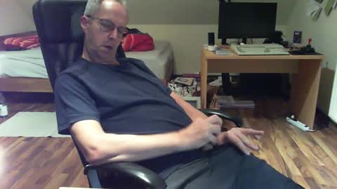 Snapshot of lefti27 chatting on December 22, 11:41 pm Dave online show from December 22, 11:41 pm