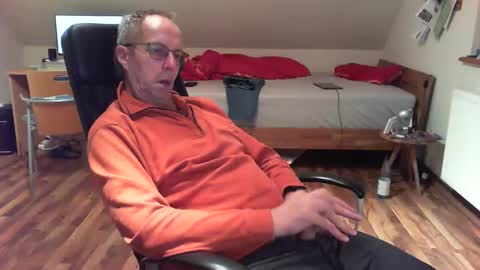 Snapshot of lefti27 chatting on December 29, 3:57 pm Dave online show from December 29, 3:57 pm