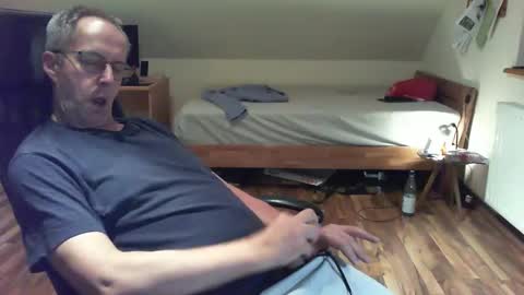 Snapshot of lefti27 chatting on January 4, 1:42 am Dave online show from January 4, 1:42 am