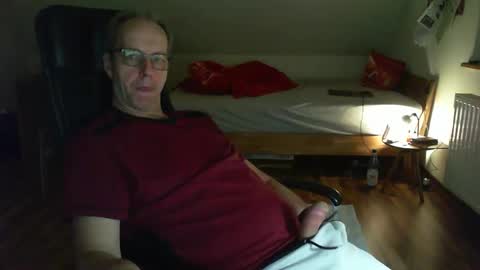 Snapshot of lefti27 chatting on January 8, 12:38 am Dave online show from January 8, 12:38 am