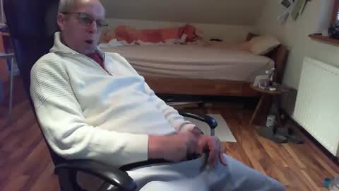 Snapshot of lefti27 chatting on February 16, 4:21 pm Dave online show from February 16, 4:21 pm