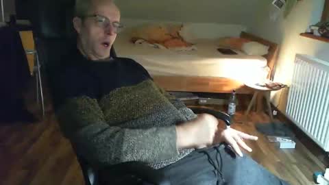 Snapshot of lefti27 chatting on February 28, 11:01 pm Dave online show from February 28, 11:01 pm