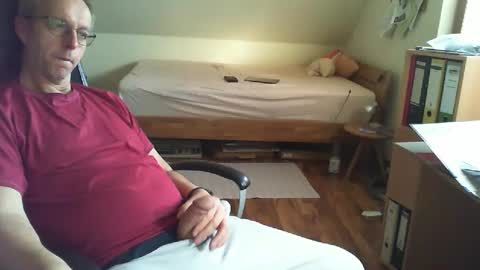 Snapshot of lefti27 chatting on March 6, 3:24 pm Dave online show from March 6, 3:24 pm