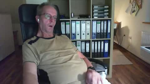 Snapshot of lefti27 chatting on September 22, 10:34 pm Dave online show from September 22, 10:34 pm