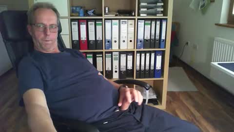 Snapshot of lefti27 chatting on October 9, 3:54 pm Dave online show from October 9, 3:54 pm