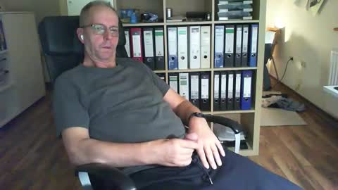 Snapshot of lefti27 chatting on October 14, 10:10 pm Dave online show from October 14, 10:10 pm