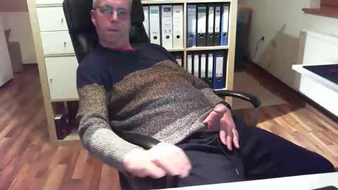 Snapshot of lefti27 chatting on October 30, 8:31 pm Dave online show from October 30, 8:31 pm