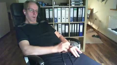 Snapshot of lefti27 chatting on November 19, 11:05 pm Dave online show from November 19, 11:05 pm