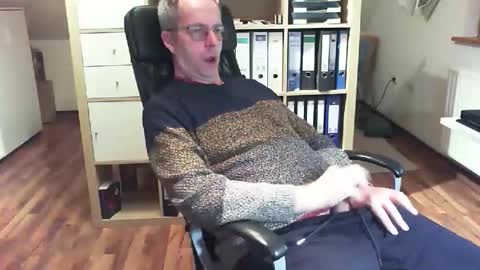 Snapshot of lefti27 chatting on November 22, 9:36 pm Dave online show from November 22, 9:36 pm