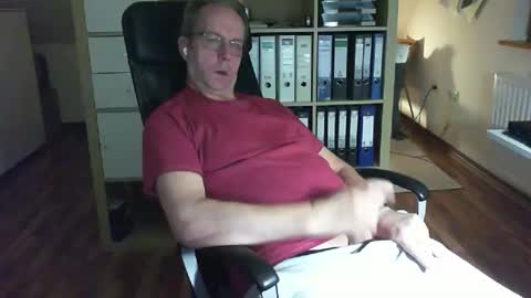 Snapshot of lefti27 chatting on November 23, 11:15 pm Dave online show from November 23, 11:15 pm