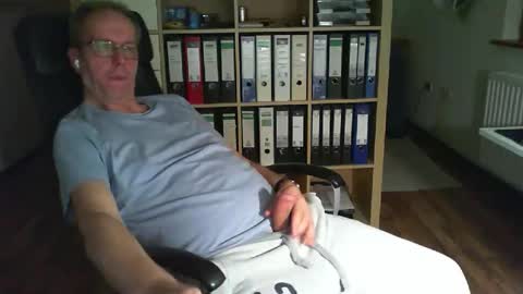 Snapshot of lefti27 chatting on November 30, 11:31 pm Dave online show from November 30, 11:31 pm