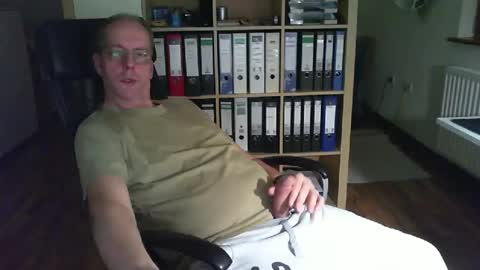 Snapshot of lefti27 chatting on December 18, 1:33 am Dave online show from December 18, 1:33 am