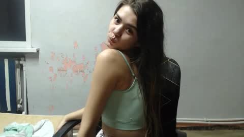 Snapshot of legenda_liya chatting on November 2, 6:10 pm Liya online show from November 2, 6:10 pm