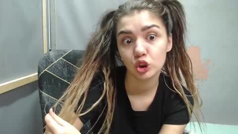 Snapshot of legenda_liya chatting on November 18, 5:01 am Liya online show from November 18, 5:01 am