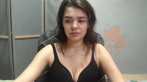Snapshot of legenda_liya chatting on November 26, 7:59 pm Liya online show from November 26, 7:59 pm