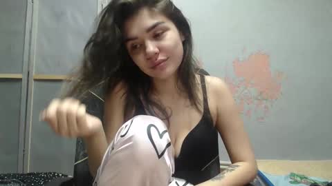 Snapshot of legenda_liya chatting on November 27, 12:40 pm Liya online show from November 27, 12:40 pm