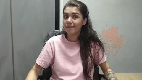 Snapshot of legenda_liya chatting on December 3, 7:23 pm Liya online show from December 3, 7:23 pm