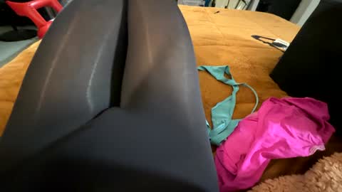 Snapshot of leggingslover7 chatting on December 4, 12:41 am leggingslover7 online show from December 4, 12:41 am