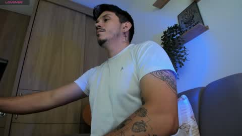 Alejandro online show from June 1, 8:10 pm