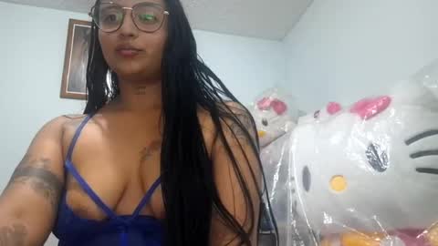 Snapshot of legscaramelxx chatting on July 15, 1:00 am legscaramelxx online show from July 15, 1:00 am