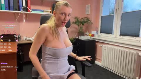 Snapshot of legslong chatting on November 18, 6:40 am LegsLONG online show from November 18, 6:40 am