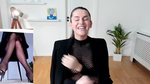 Elle  online show from January 11, 1:01 pm