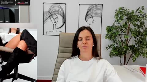 Elle  online show from March 7, 2:12 pm