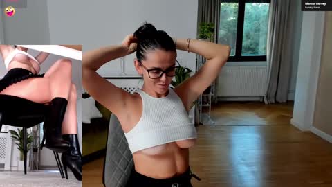 Elle  online show from September 19, 1:56 pm