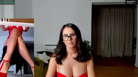 Elle  online show from October 3, 2:25 pm