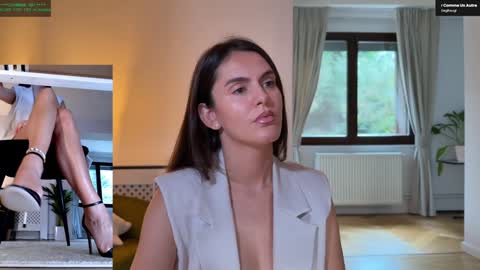 Elle  online show from October 6, 8:01 am