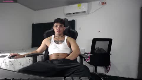 Snapshot of lei_77 chatting on December 10, 9:22 pm Lei online show from December 10, 9:22 pm