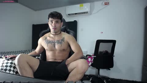 Snapshot of lei_77 chatting on December 11, 8:18 pm Lei online show from December 11, 8:18 pm